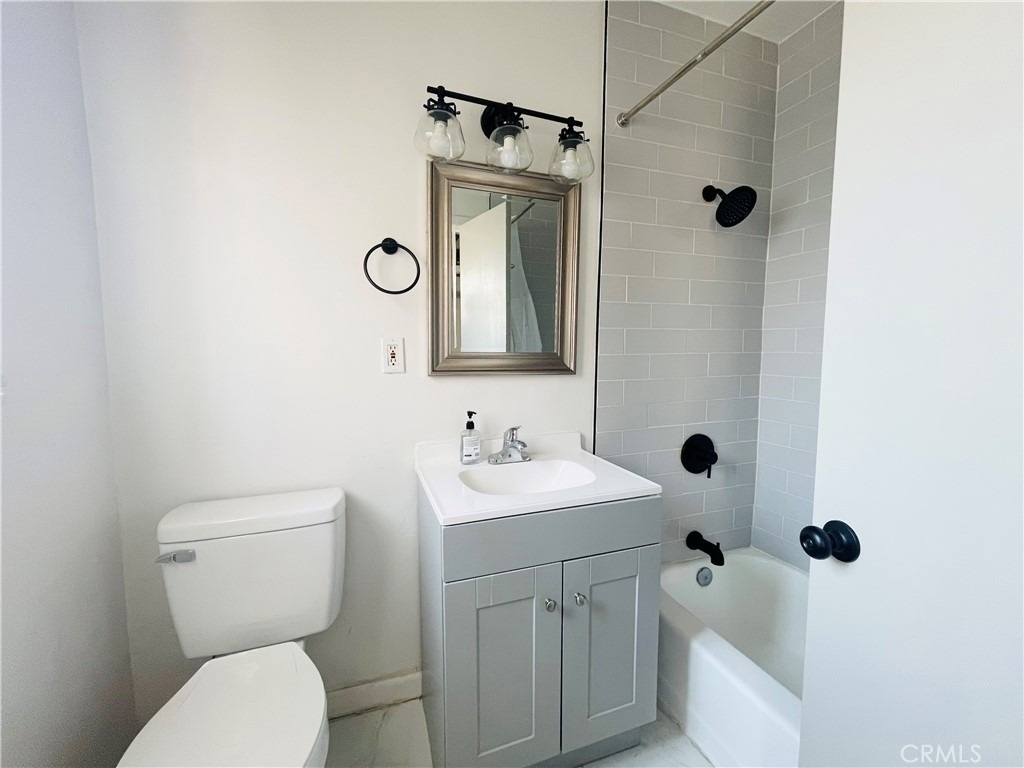 2437 Exposition Place - Photo 10