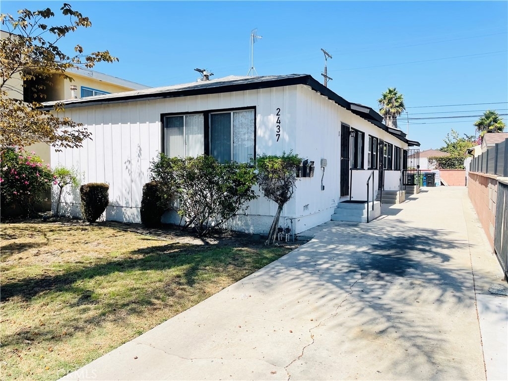 2437 Exposition Place - Photo 0