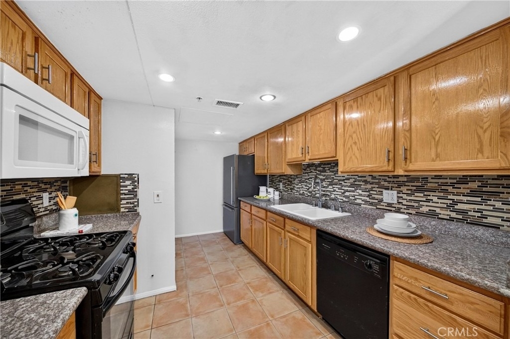 11124 Burbank Street - Photo 3
