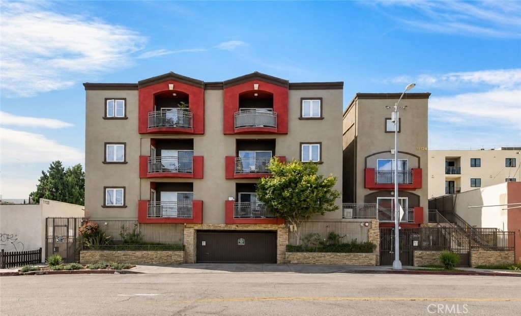 11124 Burbank Street - Photo 0