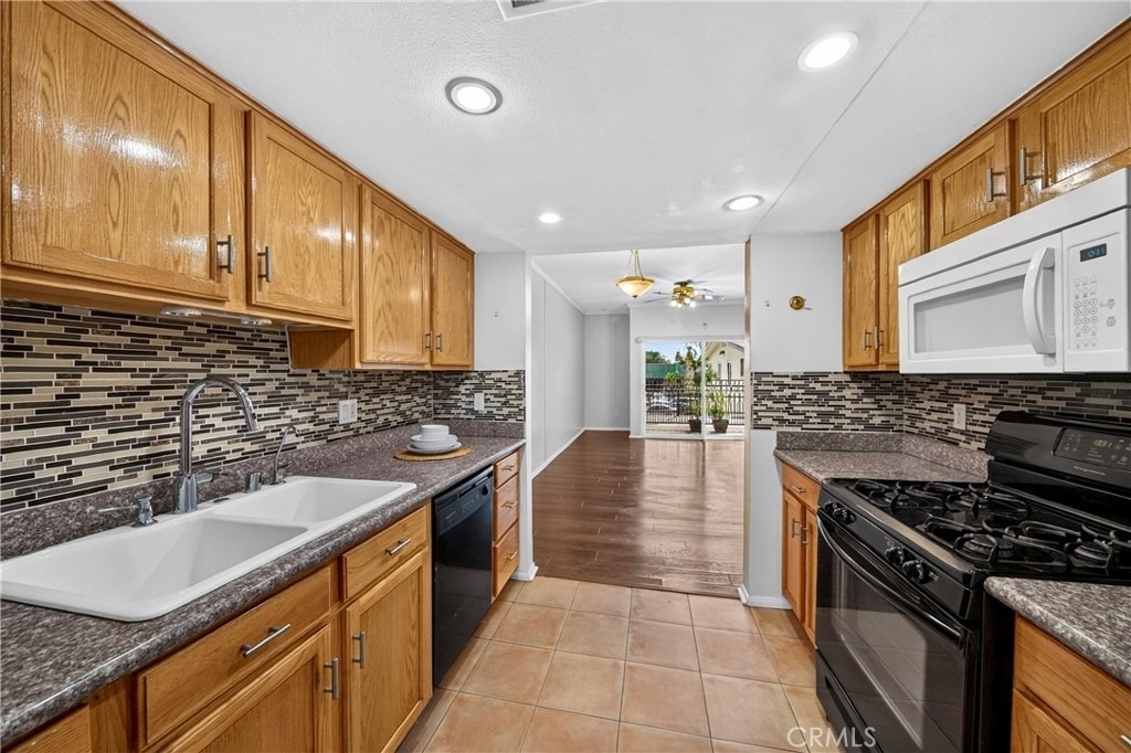 11124 Burbank Street - Photo 4