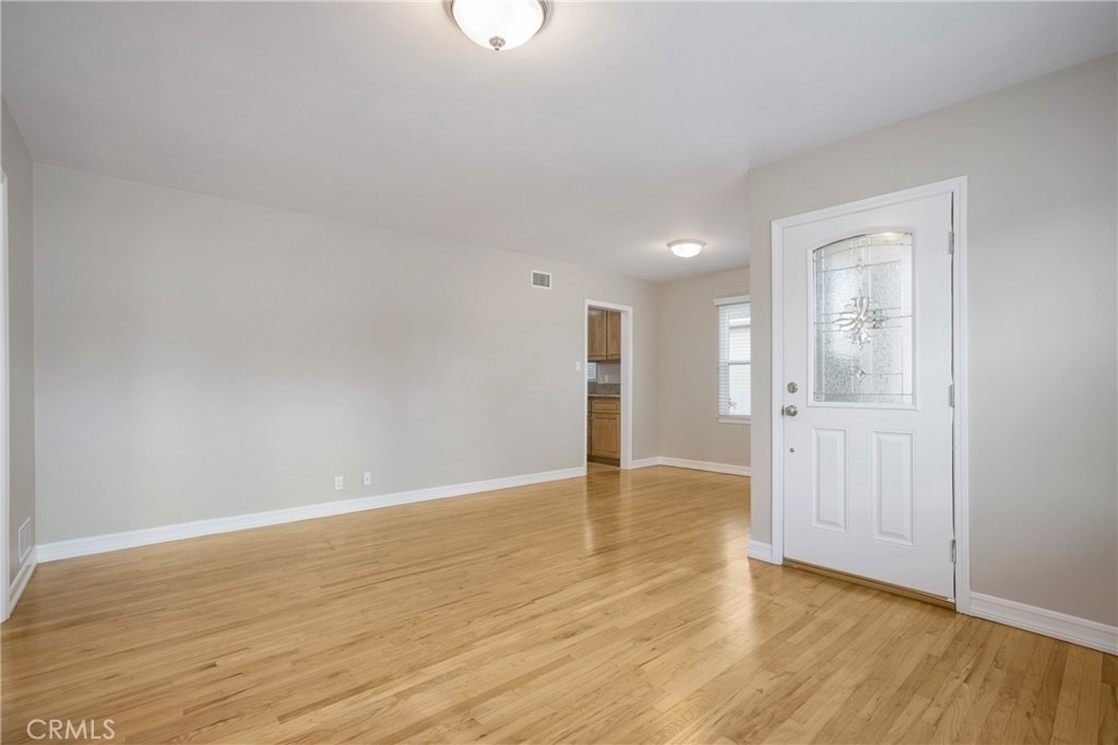 712 E Alder - Photo 2