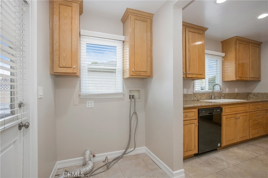 712 E Alder - Photo 8