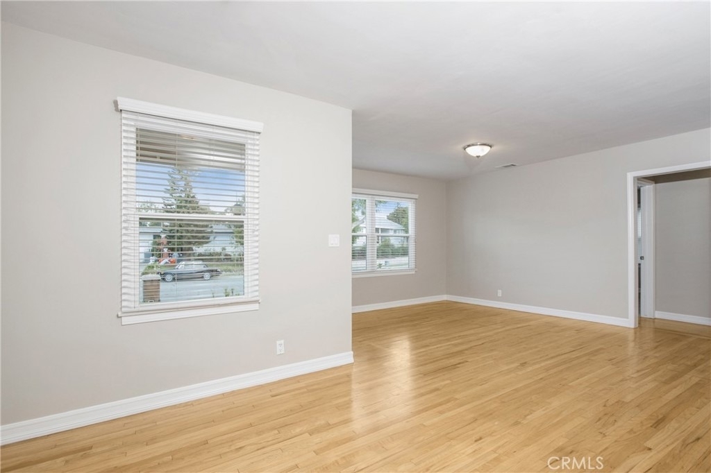 712 E Alder - Photo 5