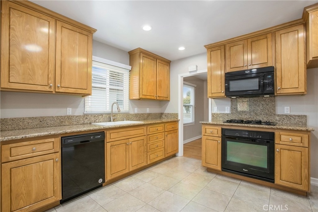 712 E Alder - Photo 6