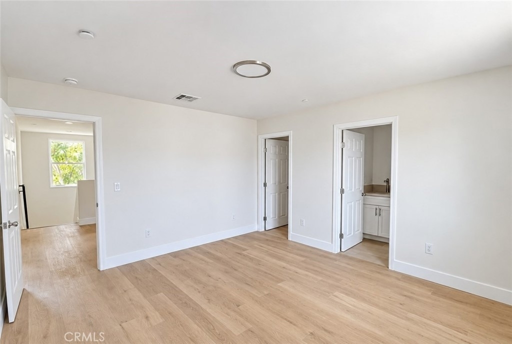 645 W 97th - Photo 2