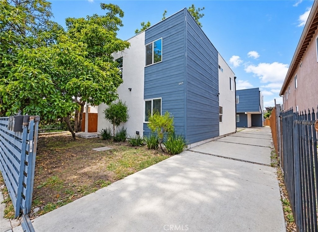 645 W 97th - Photo 0