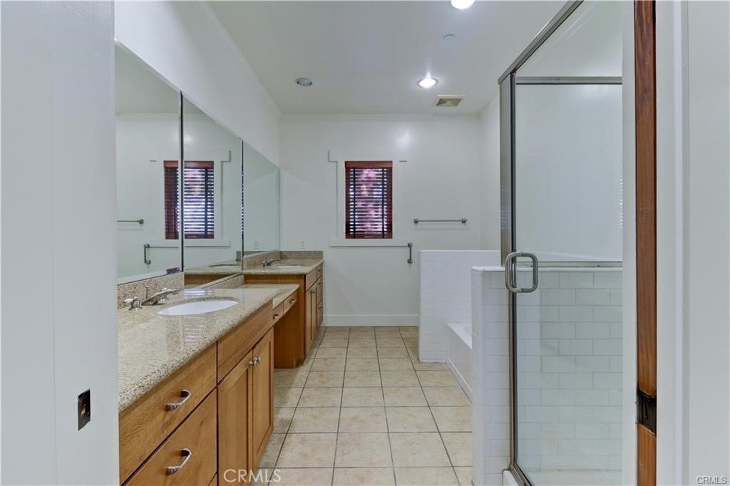 130 N Vermont - Photo 14