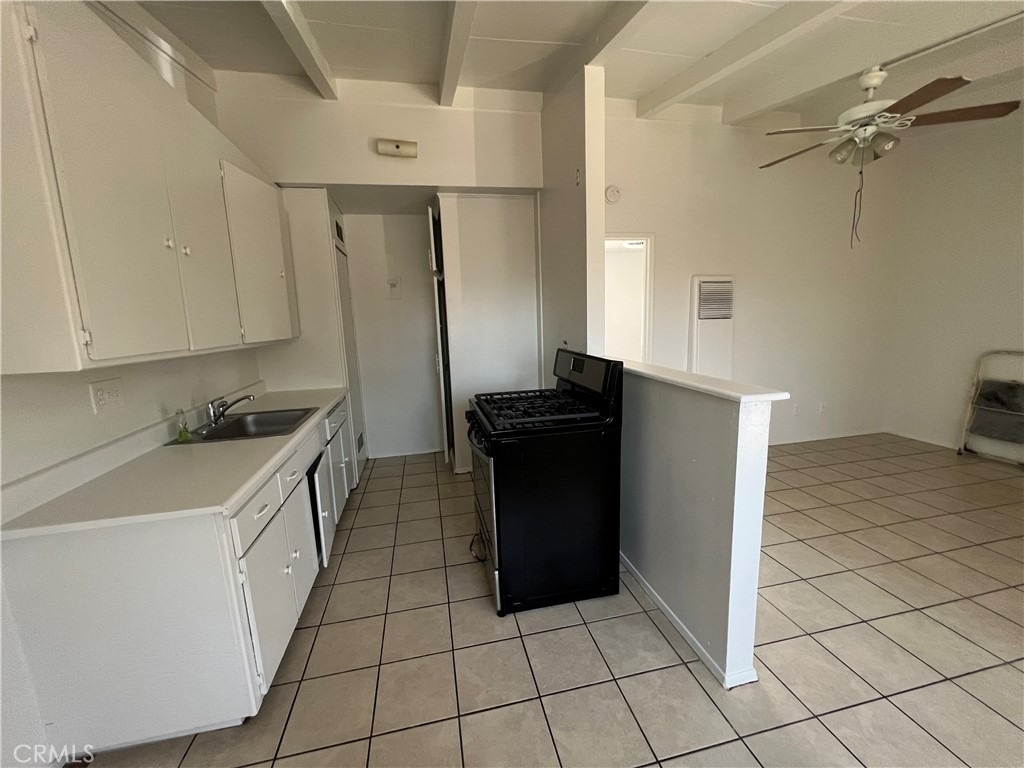 244 W Mayfair - Photo 2