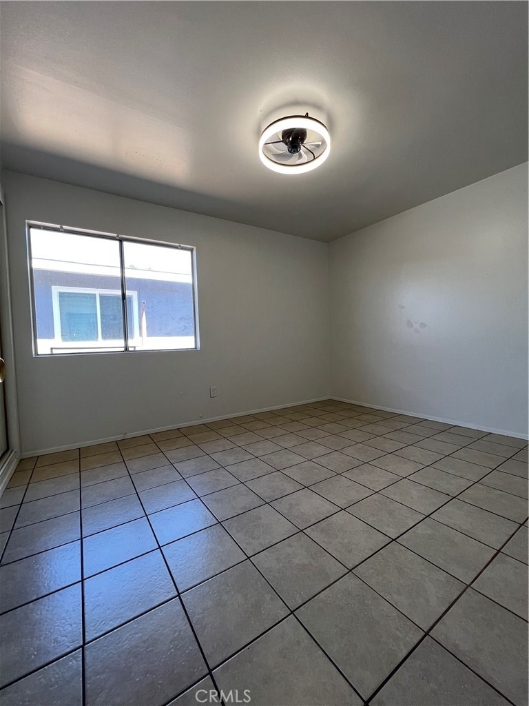 244 W Mayfair - Photo 3
