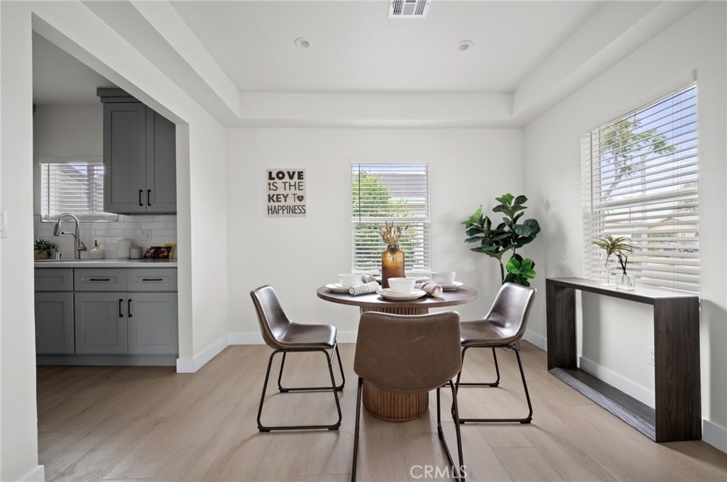 2620 W Olive Avenue - Photo 0
