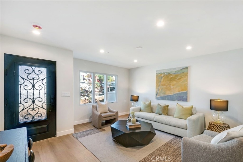 501 Elena Lane - Photo 2