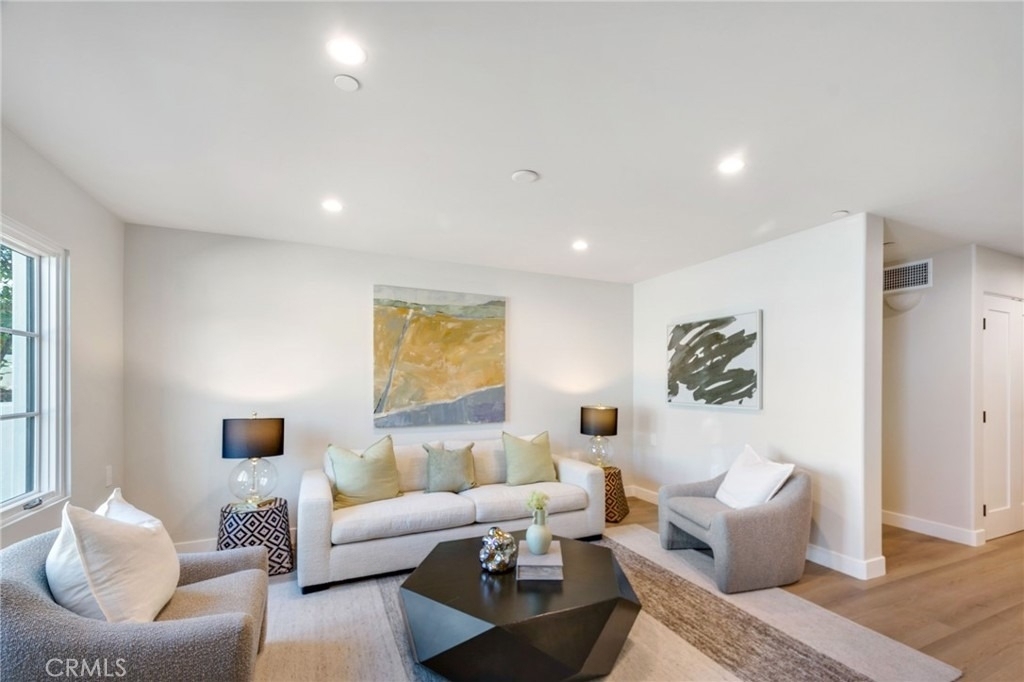 501 Elena Lane - Photo 3