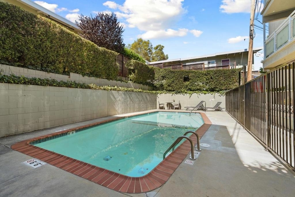 222 Laurel Street - Photo 9