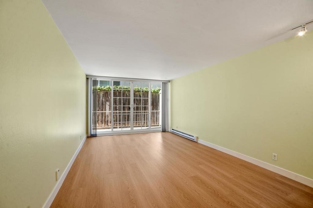 222 Laurel Street - Photo 3