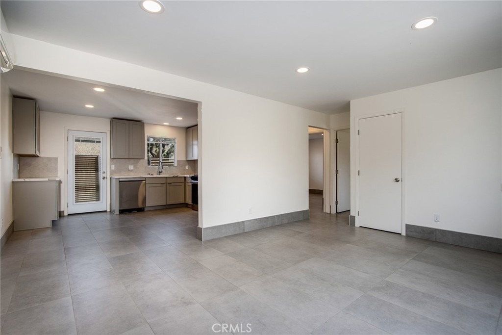 7412 Deer Trail - Photo 4