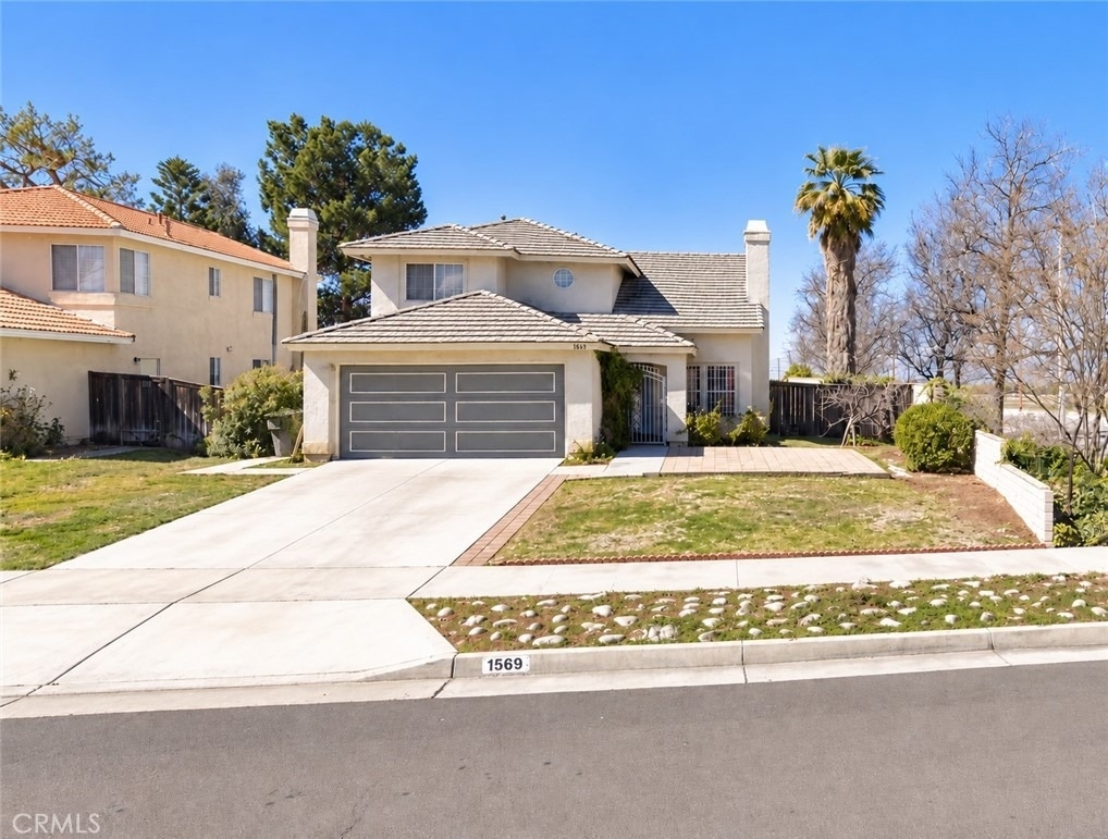 1569 Woodbury - Photo 0