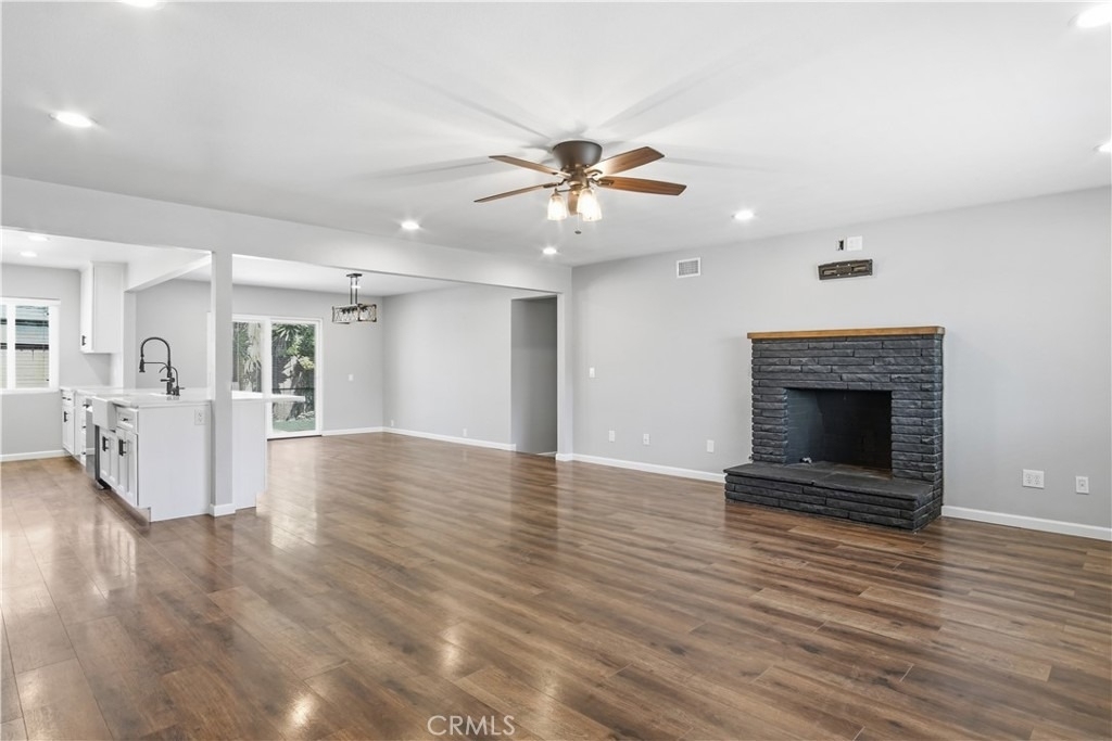 2367 Golden Avenue - Photo 2