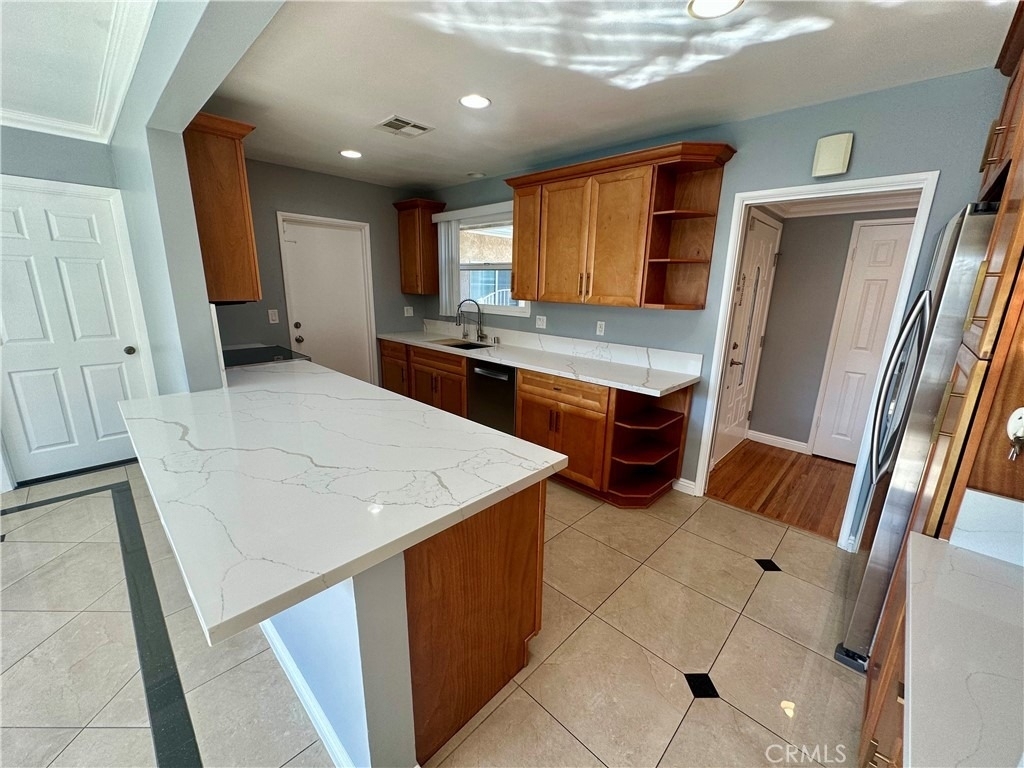 354 S Pepper Avenue - Photo 8