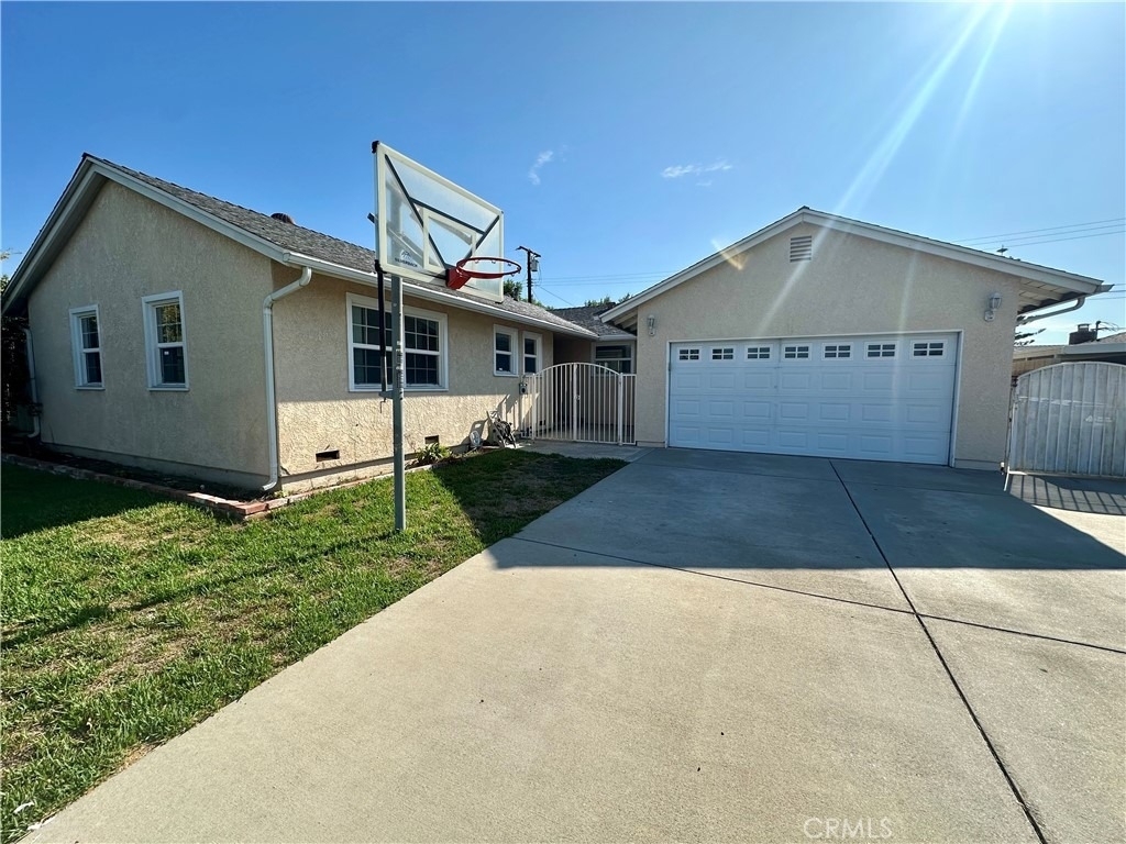 354 S Pepper Avenue - Photo 2