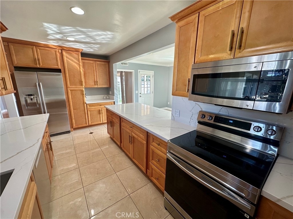 354 S Pepper Avenue - Photo 9