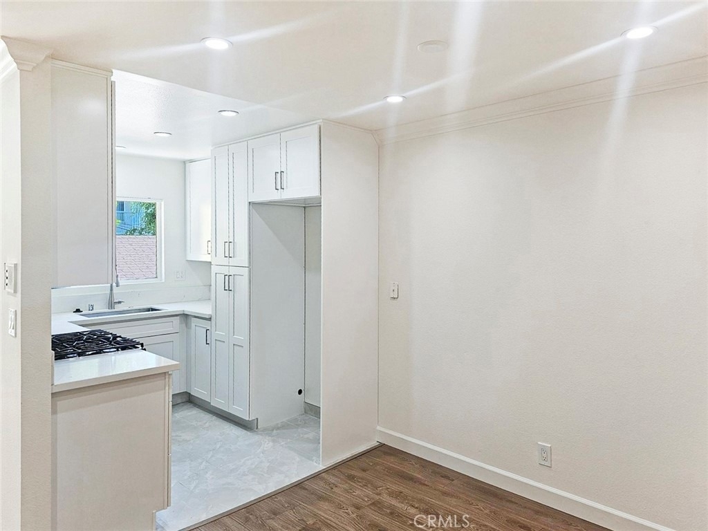 518 E Valencia - Photo 6
