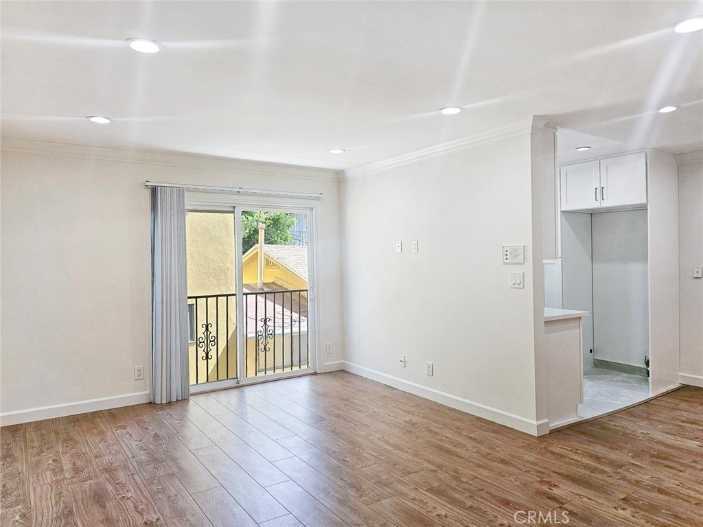 518 E Valencia - Photo 4