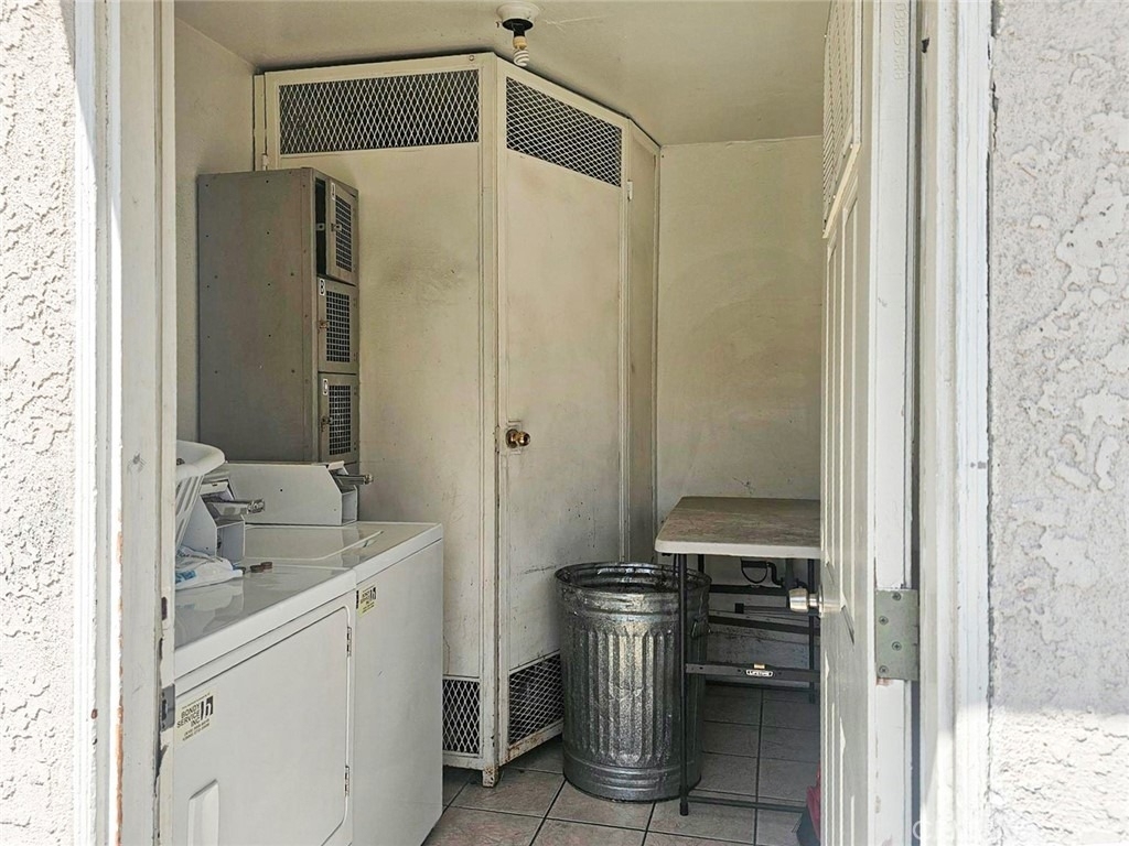 518 E Valencia - Photo 16