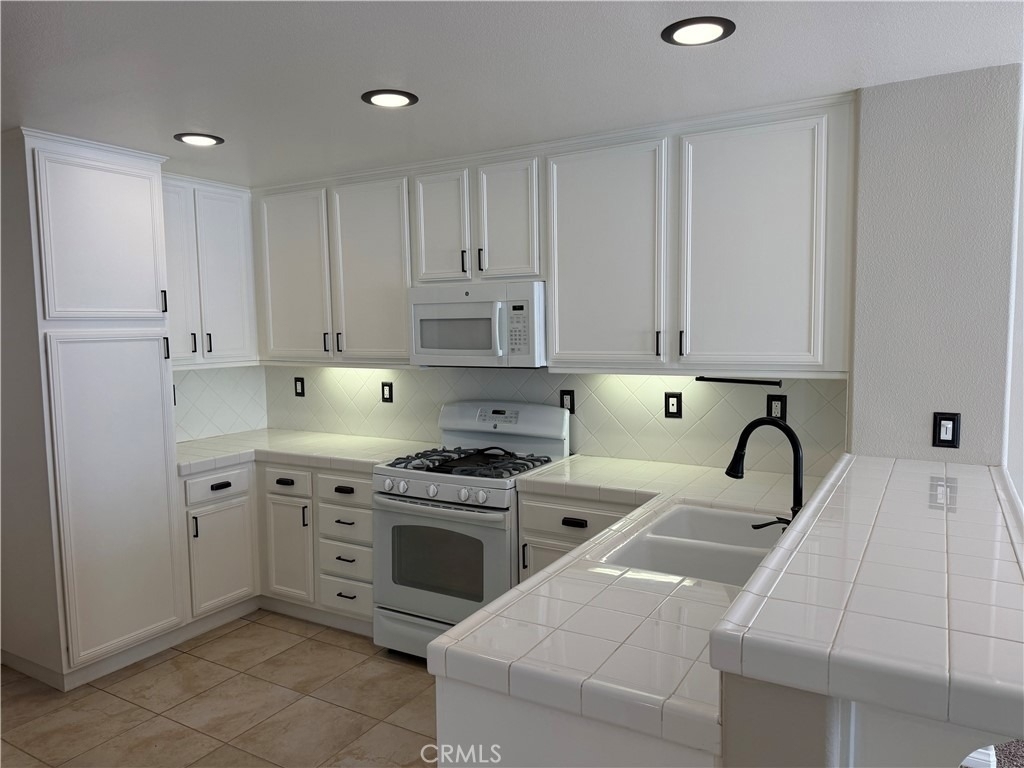 1310 Rover Ln - Photo 5