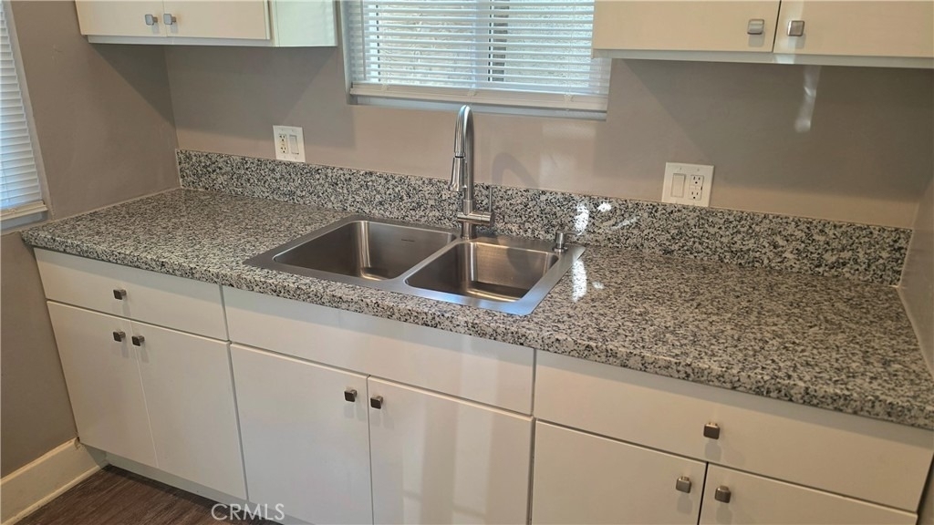 5620 Elmer Avenue - Photo 1