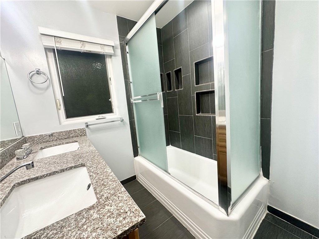 15746 1/2 Magnolia Boulevard - Photo 3
