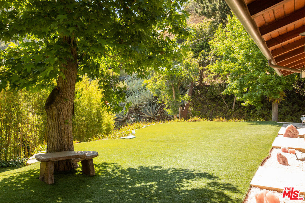 3626 Mandeville Canyon Road - Photo 50
