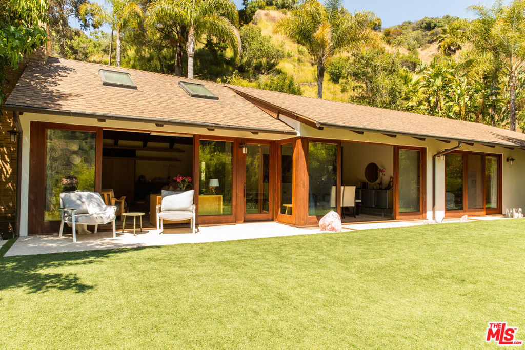 3626 Mandeville Canyon Road - Photo 40