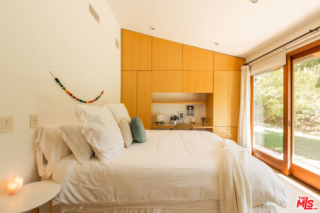 3626 Mandeville Canyon Road - Photo 30
