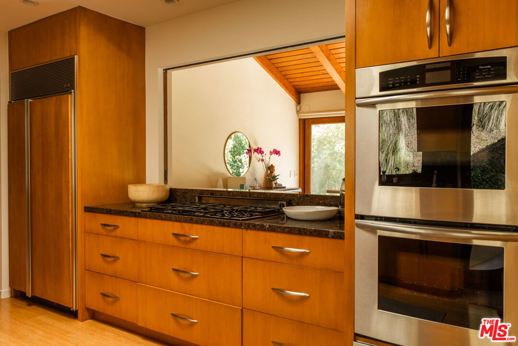 3626 Mandeville Canyon Road - Photo 16