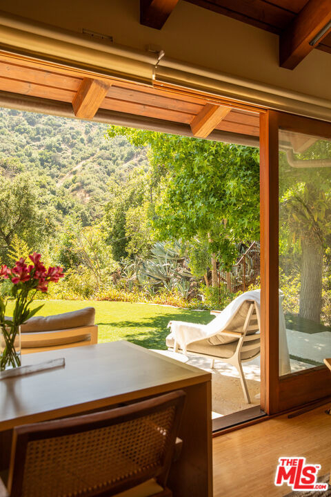 3626 Mandeville Canyon Road - Photo 7