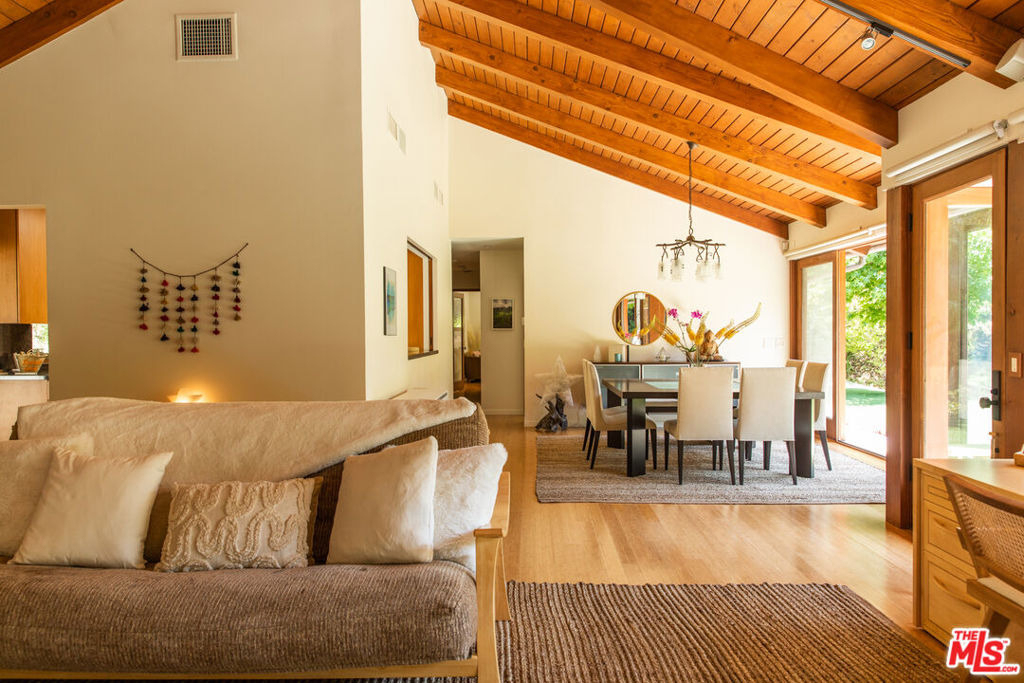 3626 Mandeville Canyon Road - Photo 11
