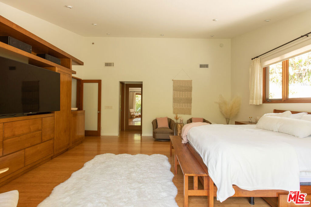 3626 Mandeville Canyon Road - Photo 21