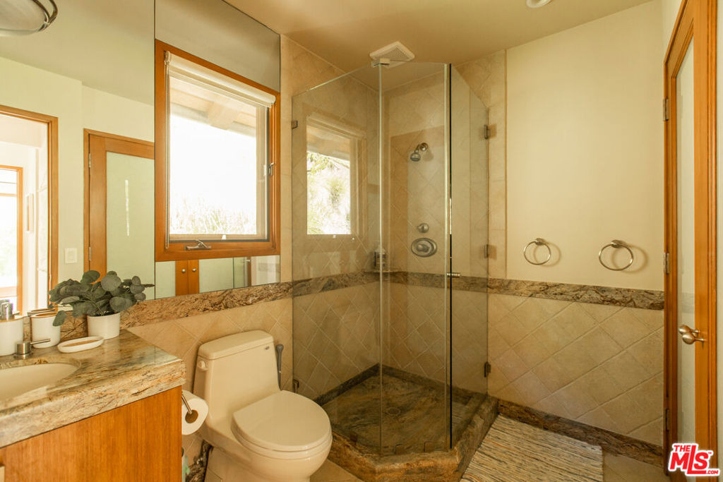 3626 Mandeville Canyon Road - Photo 34