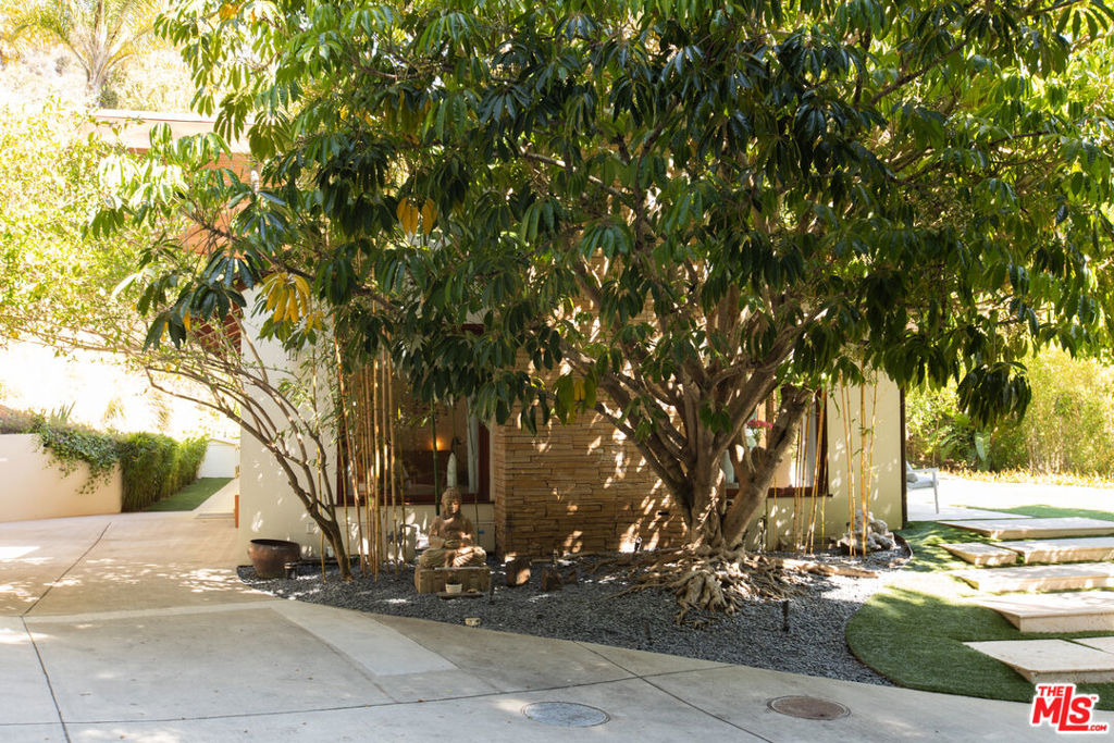3626 Mandeville Canyon Road - Photo 63