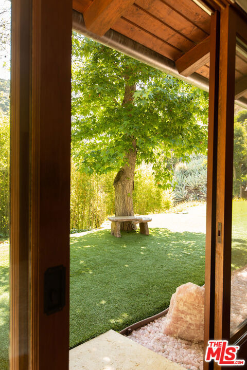 3626 Mandeville Canyon Road - Photo 24