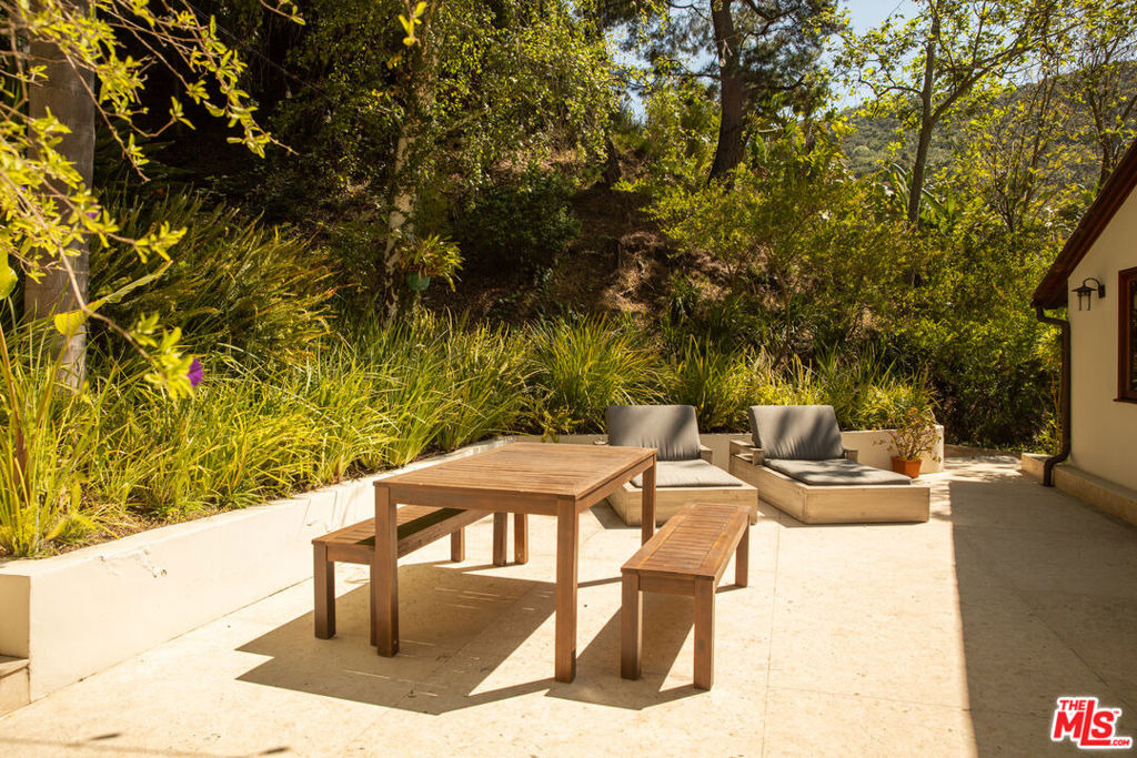 3626 Mandeville Canyon Road - Photo 52