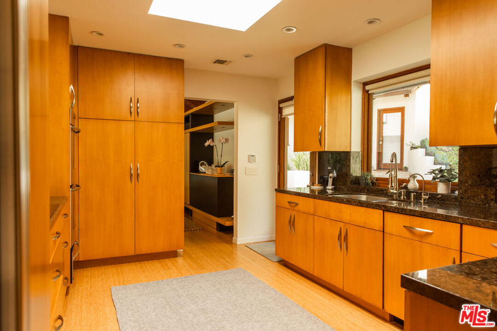 3626 Mandeville Canyon Road - Photo 17