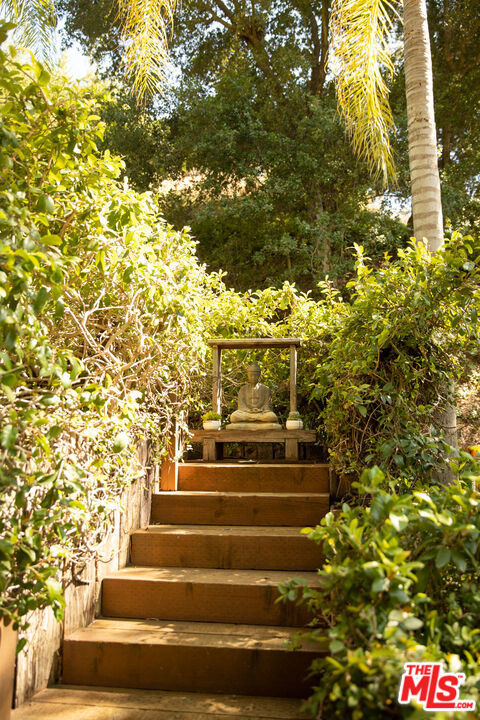 3626 Mandeville Canyon Road - Photo 54