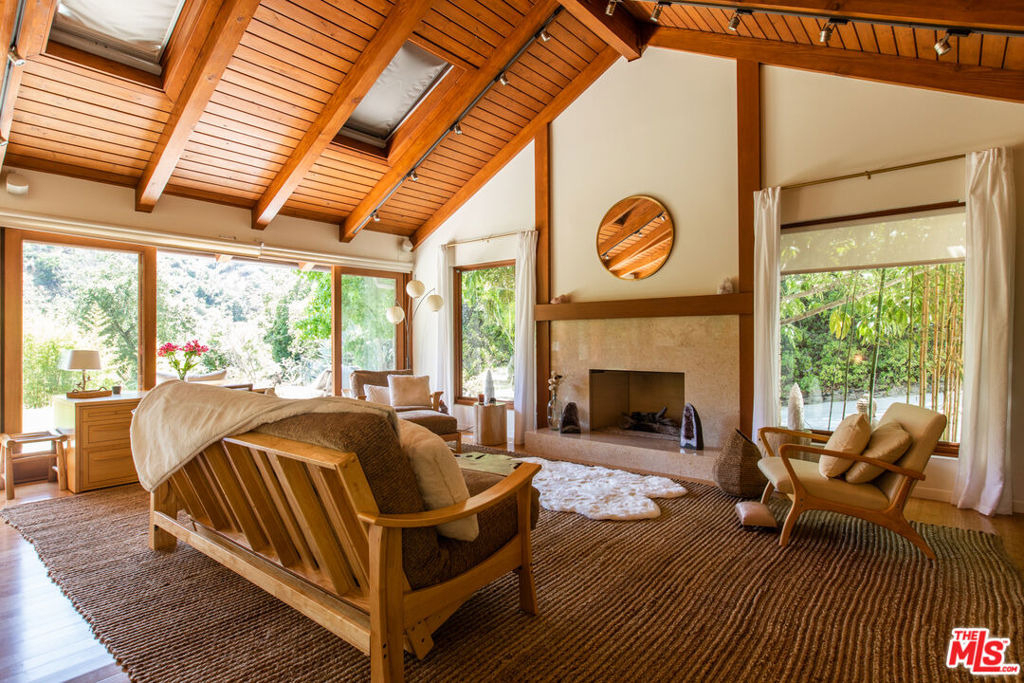 3626 Mandeville Canyon Road - Photo 1