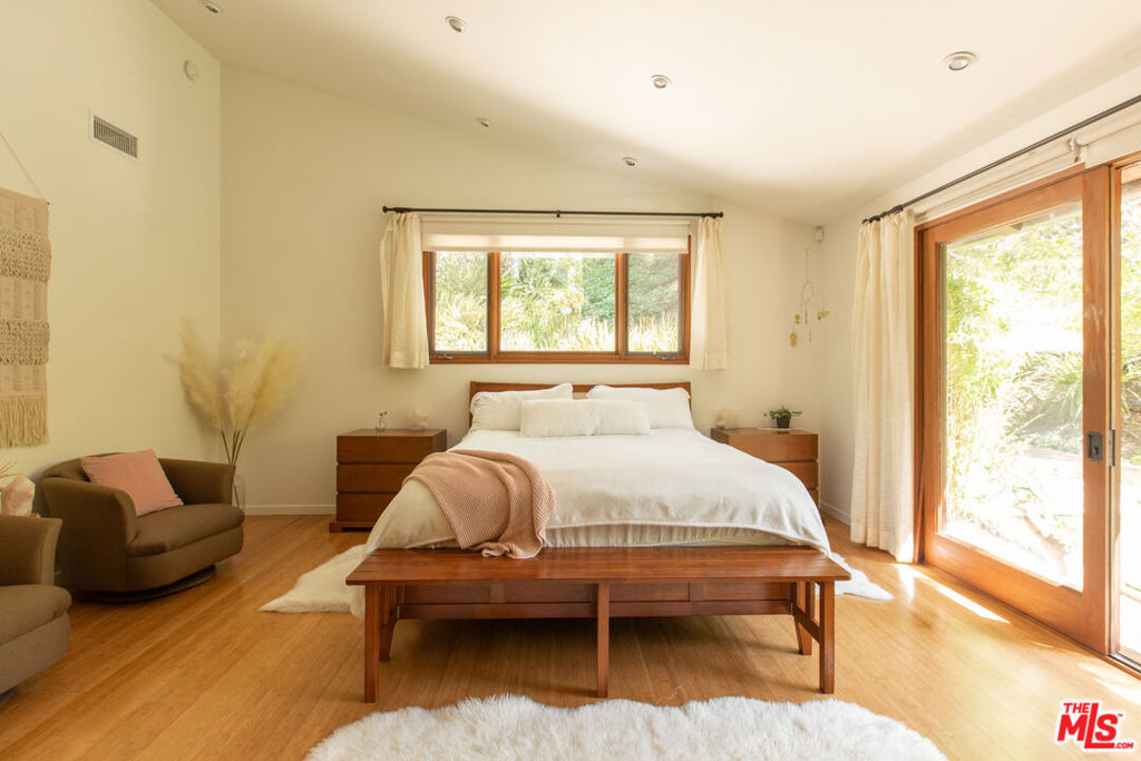 3626 Mandeville Canyon Road - Photo 19