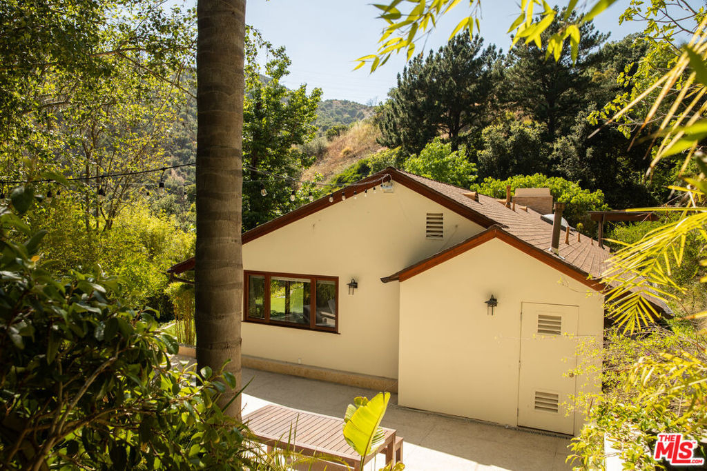 3626 Mandeville Canyon Road - Photo 59