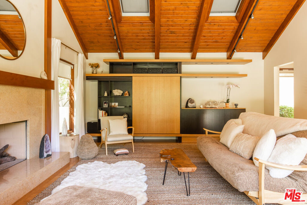 3626 Mandeville Canyon Road - Photo 3