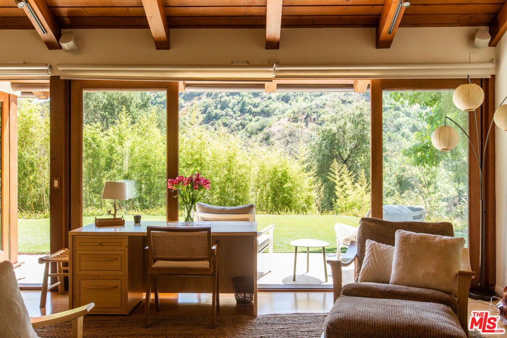3626 Mandeville Canyon Road - Photo 4