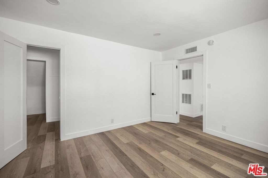733 N Hayworth Avenue - Photo 31
